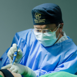 Milton Seigi Hayashi revela como a combinação de procedimentos pode potencializar a harmonia e o equilíbrio facial.