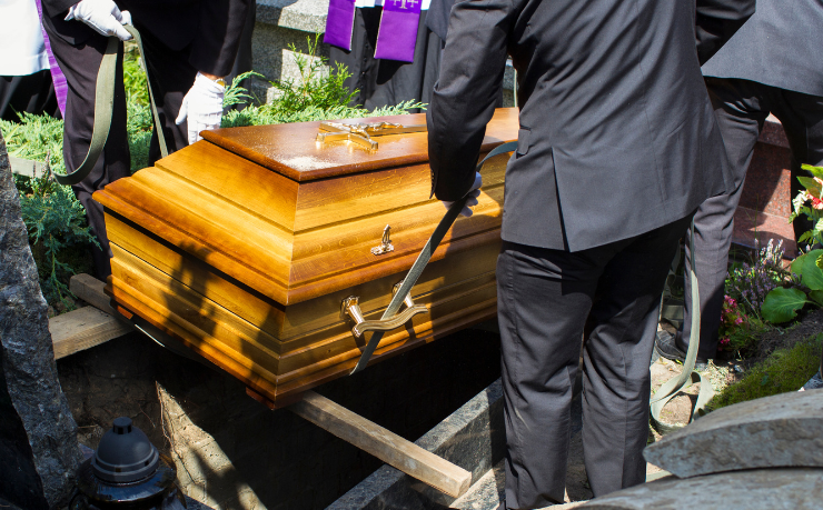 Assistência funeral para o casal garante segurança emocional e financeira às famílias idosas, destaca o Sindnapi – Sindicato Nacional dos Aposentados, Pensionistas e Idosos.