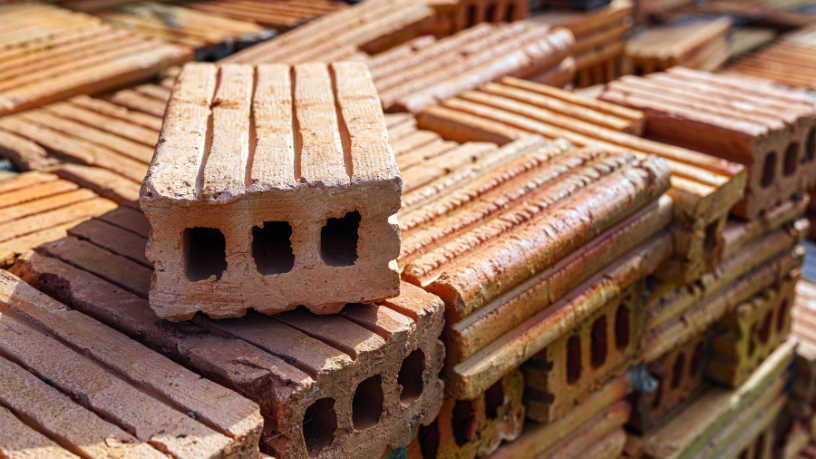 Análise de métodos eficazes para prevenir a retração plástica no concreto empregado em blocos estruturais, elaborada para Valderci Malagosini Machado.