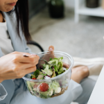 Você já ouviu falar em alimentação intuitiva? Aprenda a escutar seu corpo antes de comer e descubra os benefícios com Alexandre Costa Pedrosa.