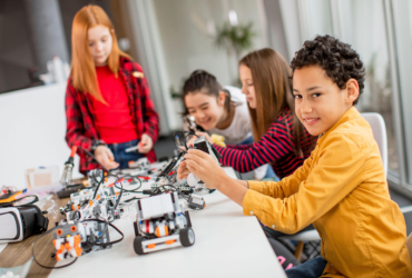 Gustavo Morceli explica por que a robótica educacional ainda falha em muitas escolas brasileiras e o que precisa mudar para virar aprendizagem real.