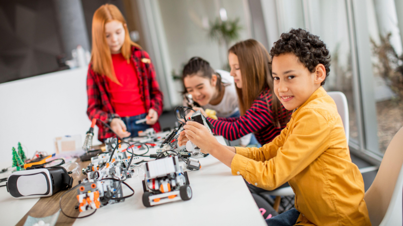 Gustavo Morceli explica por que a robótica educacional ainda falha em muitas escolas brasileiras e o que precisa mudar para virar aprendizagem real.