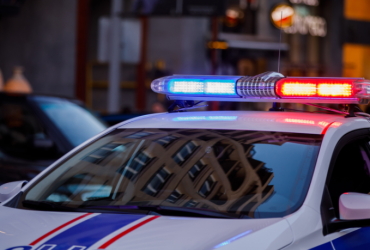 Homem ateia fogo em pessoa em situação de rua e reacende debate sobre violência urbana em Curitiba