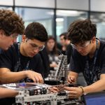 Robótica e tecnologia em Curitiba aproximam jovens do futuro digital e fortalecem a educação prática