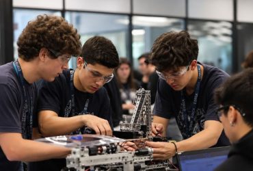 Robótica e tecnologia em Curitiba aproximam jovens do futuro digital e fortalecem a educação prática