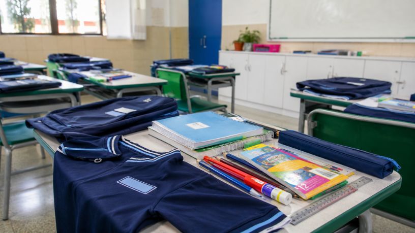 Curitiba debate distribuição gratuita de uniforme e material escolar na rede pública