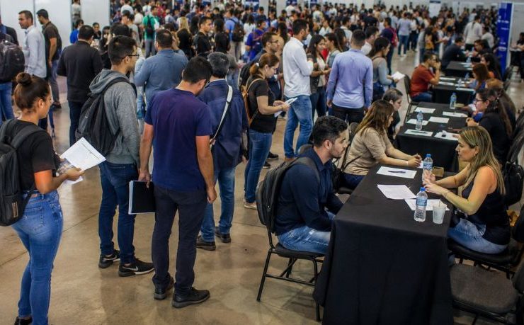 Feirão de empregos em Curitiba reforça esperança e movimenta o mercado de trabalho no Paraná
